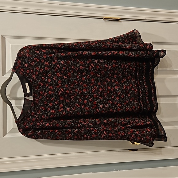 Red and black blouse - Picture 1 of 4